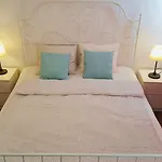 Modern & Elegant Apart
